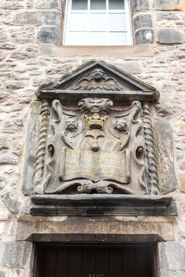 Sunny & Spacious Royal Mile Apt Dating From 1677 爱丁堡 外观 照片