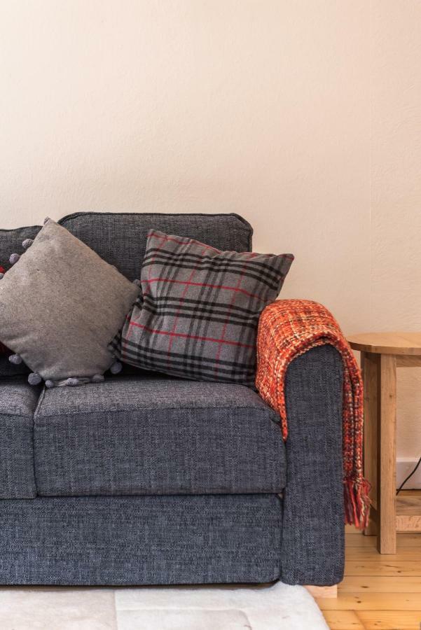Sunny & Spacious Royal Mile Apt Dating From 1677 爱丁堡 外观 照片